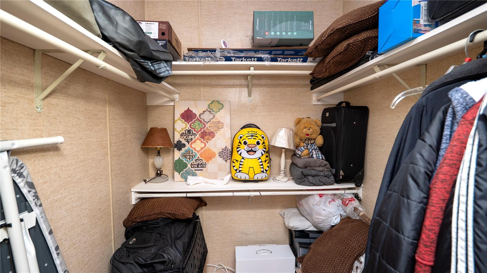 FOXWOOD LAKE ESTATES - Residential