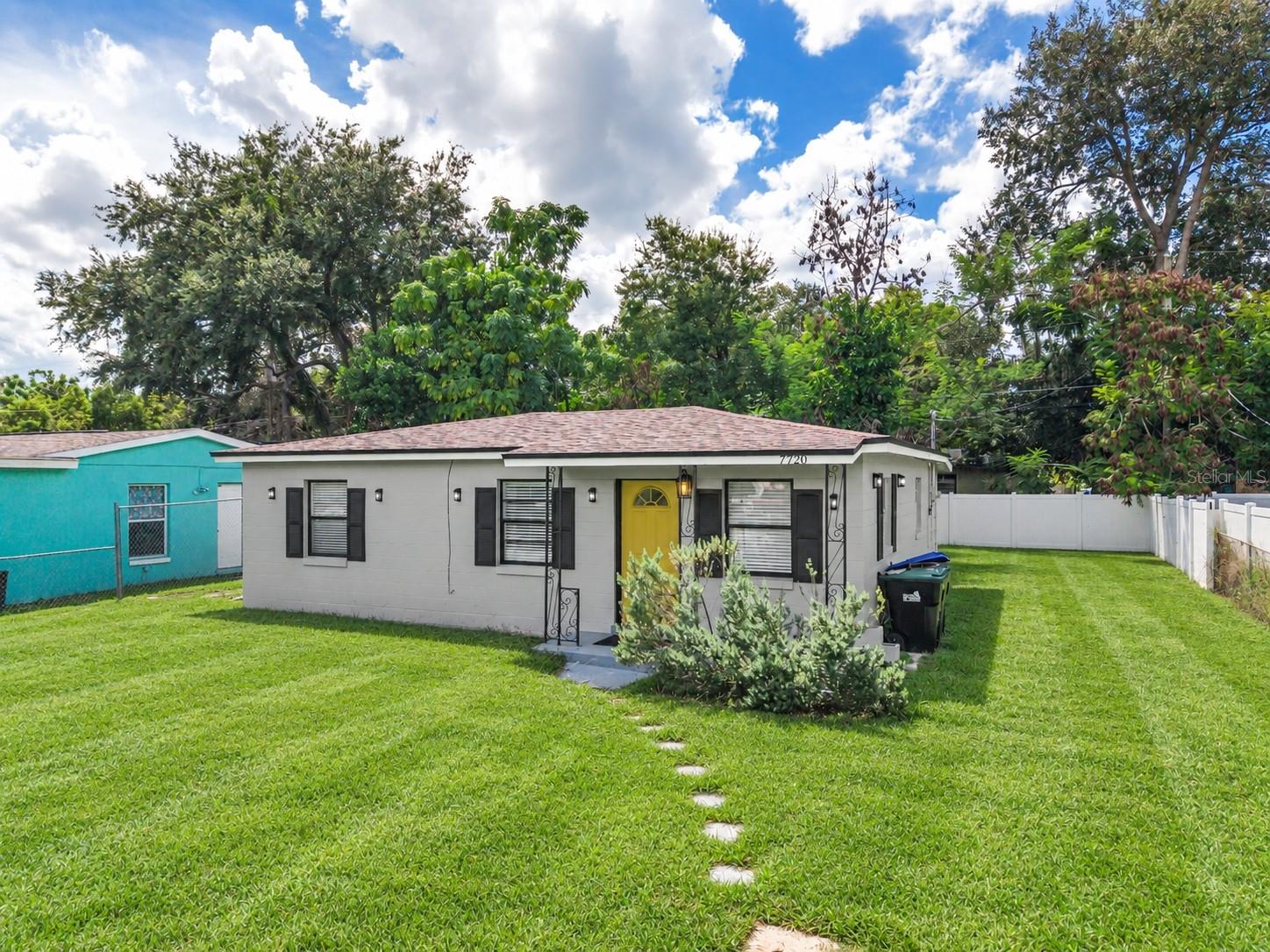 Casas a venda 3 - Jen Dantas 7720 RAVENNA AVENUE