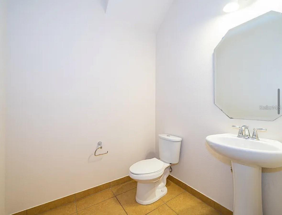 EAGLE CRK VILLAGE L PH 1 - Residential Lease