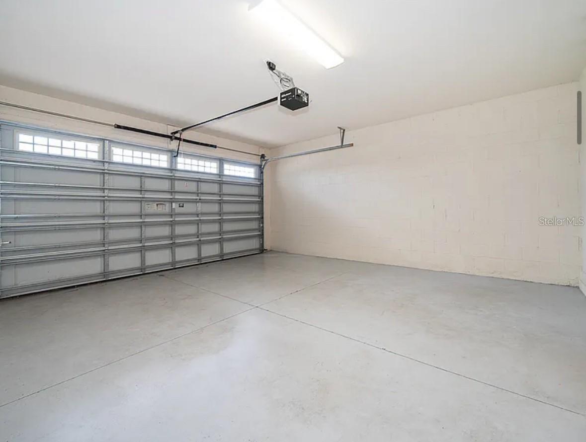 EAGLE CRK VILLAGE L PH 1 - Residential Lease