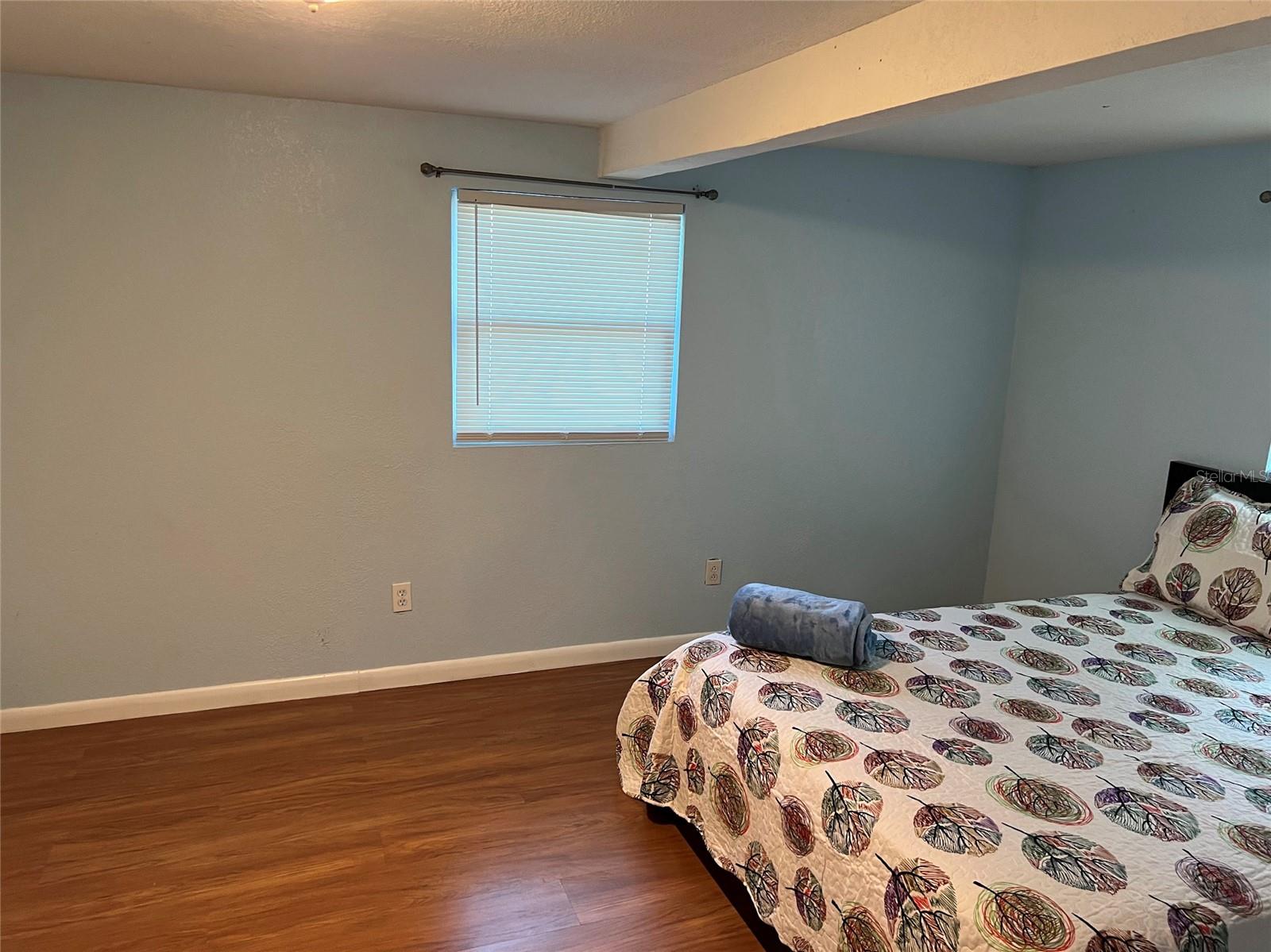 S 150FT OF N 525FT OF E 100FT OF W 830FT OF SW 1/4 - Residential Income