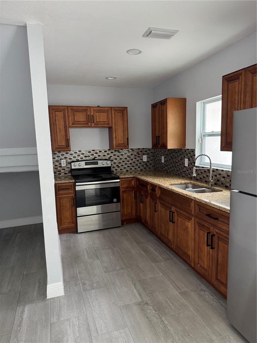 S 150FT OF N 525FT OF E 100FT OF W 830FT OF SW 1/4 - Residential Income