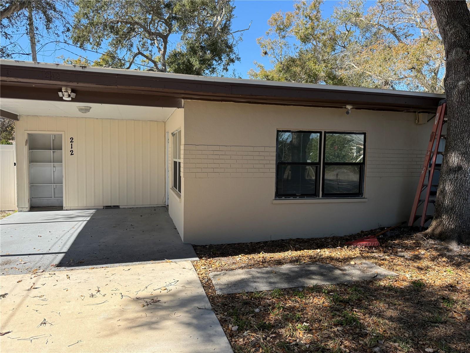 S 150FT OF N 525FT OF E 100FT OF W 830FT OF SW 1/4 - Residential Income