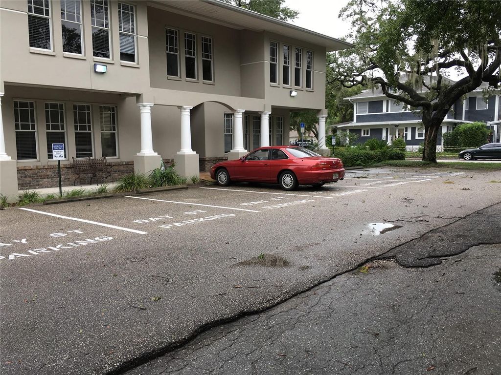 Photo of 611 W Bay Street, Tampa, FL 33606 (MLS # TB8394464)