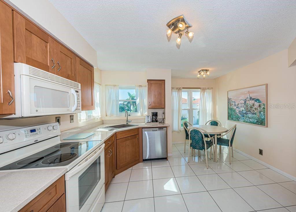 VISTA VERDE NORTH CONDO - Residential Lease