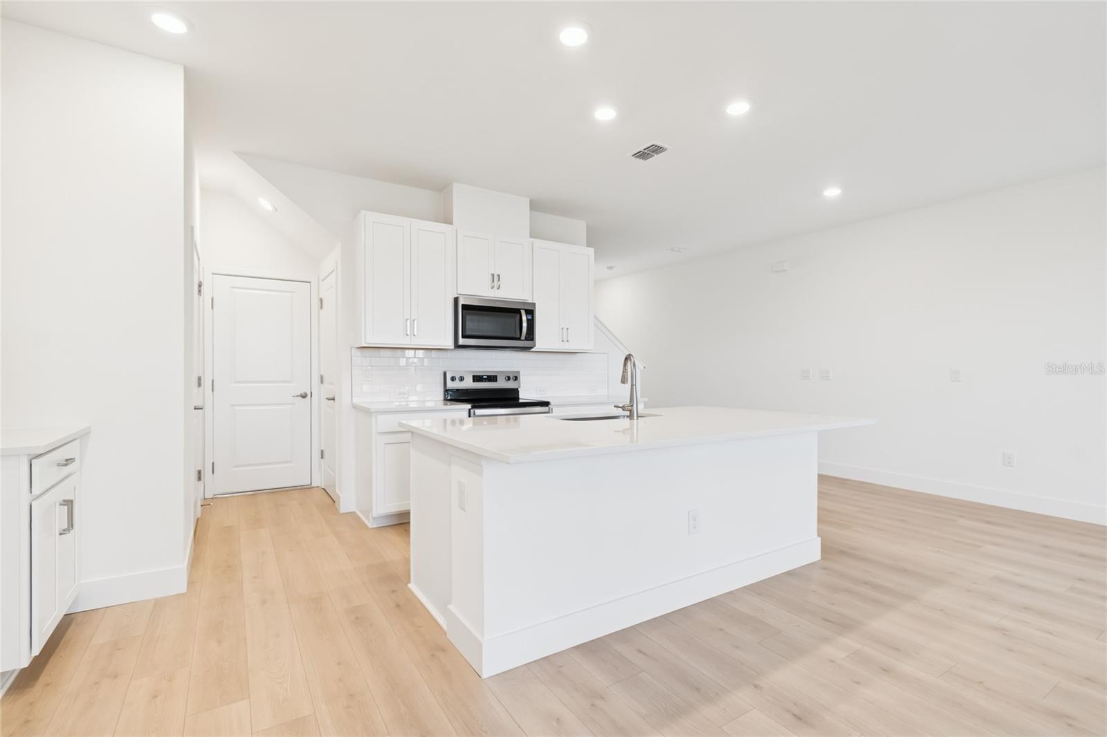 11726 FULL MOON LOOP