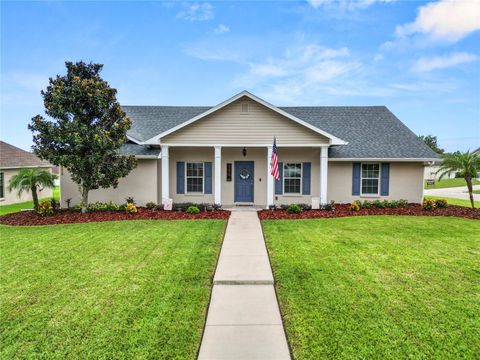 A home in LAKELAND