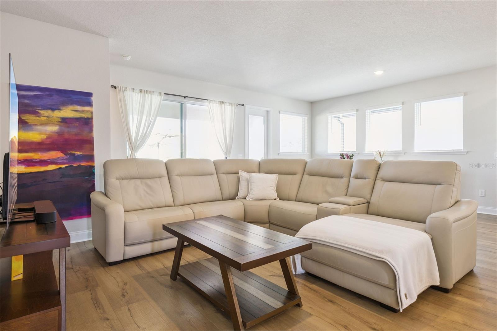 JOHNS LAKE LNDG PH 6 - Residential