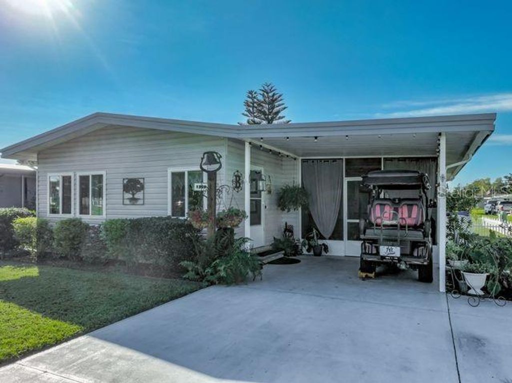 Photo of 1359 Windsor Street, Tavares, FL 32778 (MLS # G5103834)