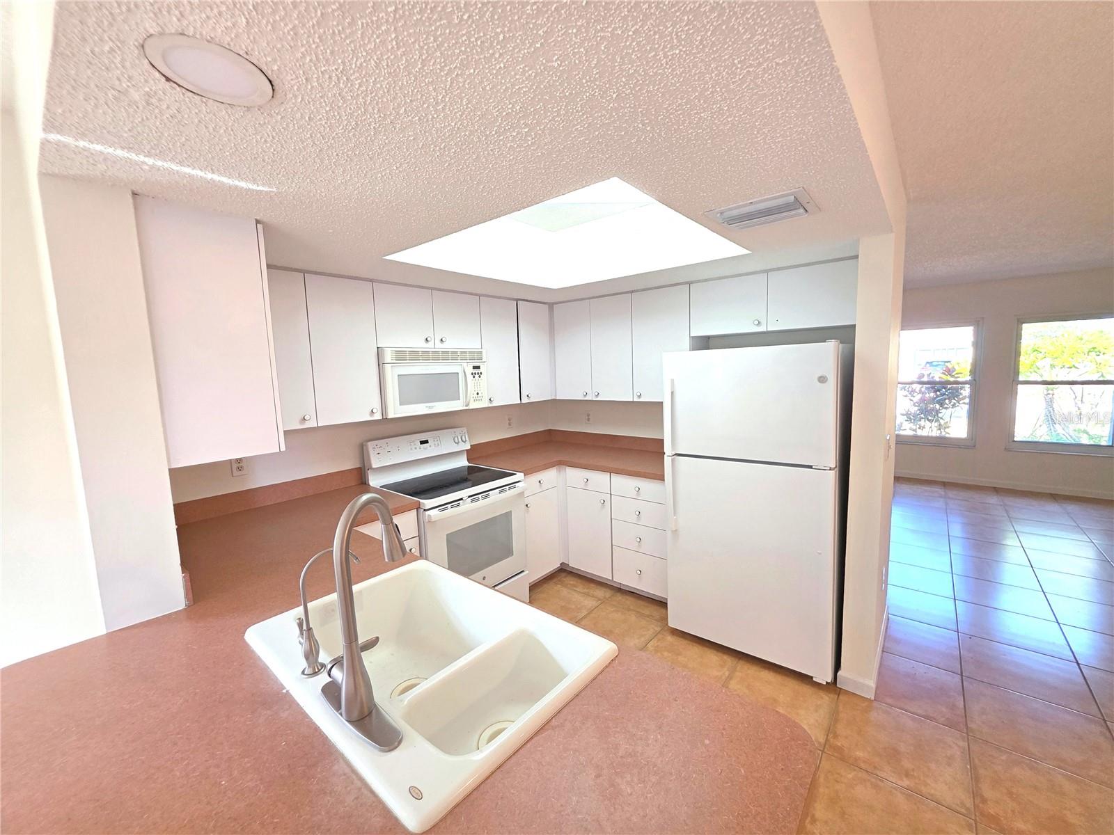 SOUTH VENICE - Residential Lease