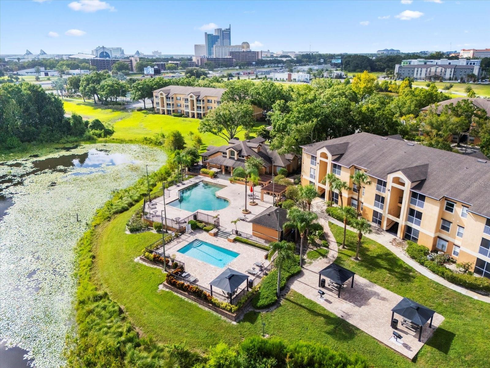 SANDLAKE PRIVATE RESIDENCES - Residential