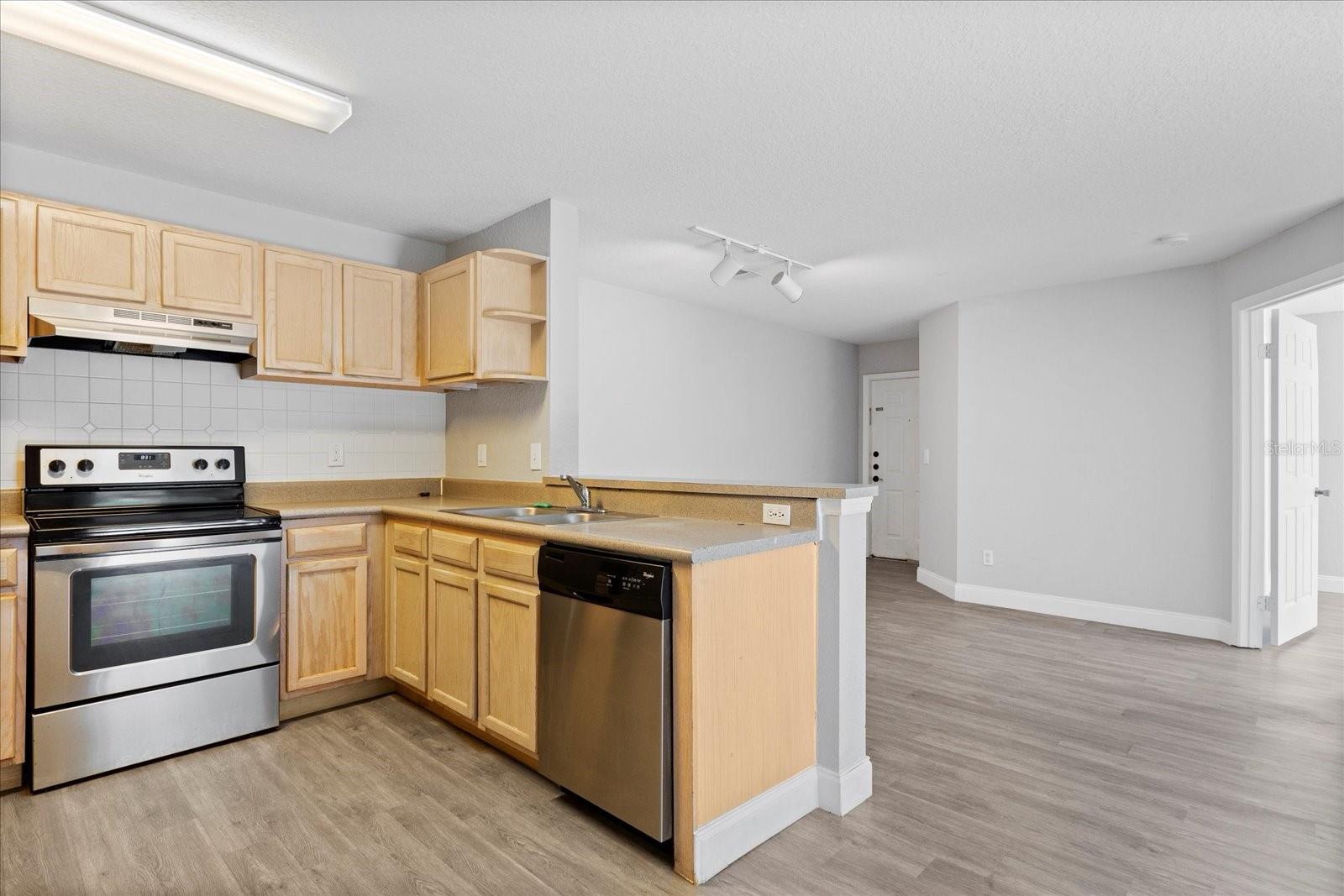 SANDLAKE PRIVATE RESIDENCES - Residential