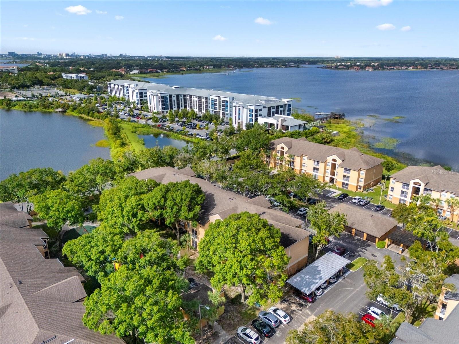 SANDLAKE PRIVATE RESIDENCES - Residential