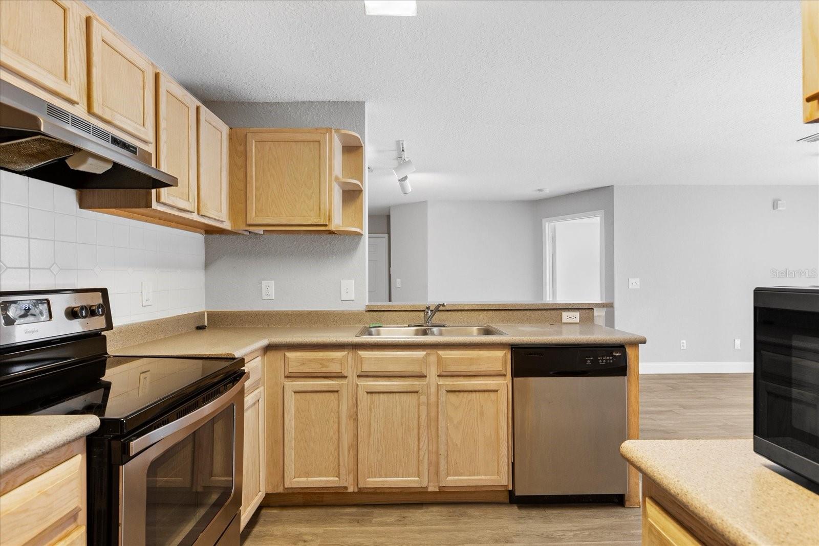 SANDLAKE PRIVATE RESIDENCES - Residential