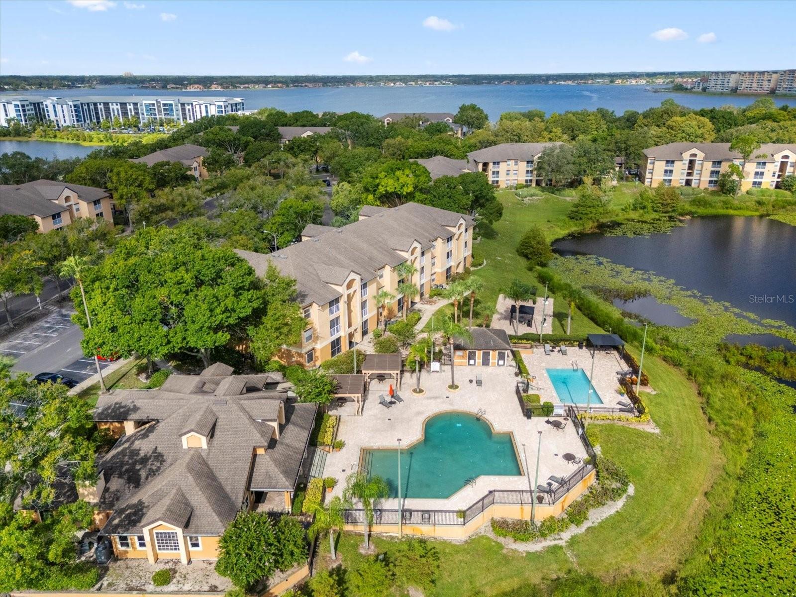 SANDLAKE PRIVATE RESIDENCES - Residential