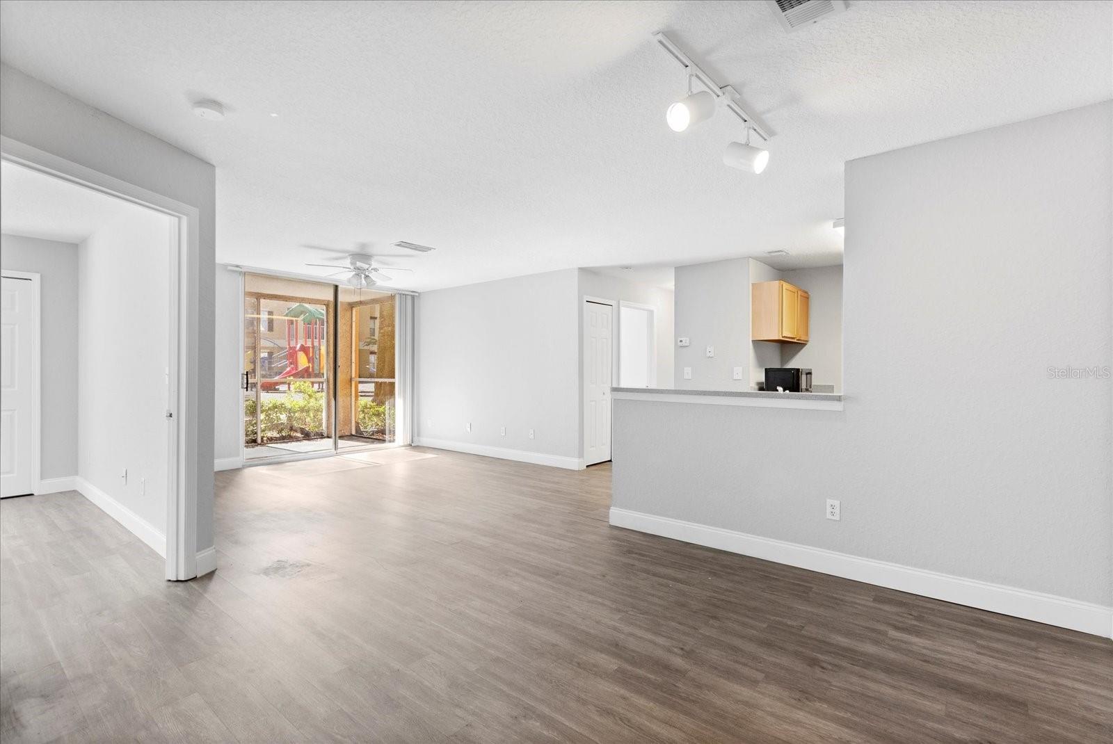 SANDLAKE PRIVATE RESIDENCES - Residential