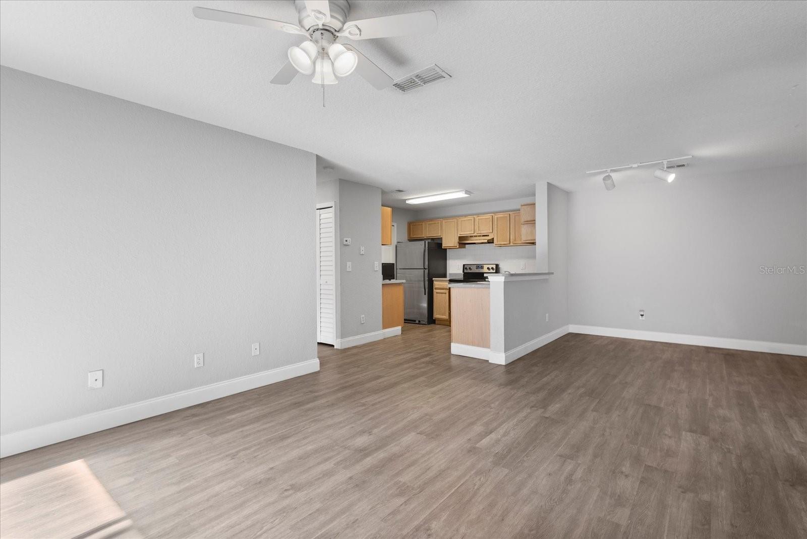 SANDLAKE PRIVATE RESIDENCES - Residential