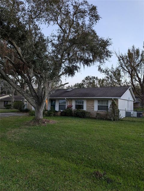 A home in LAKELAND