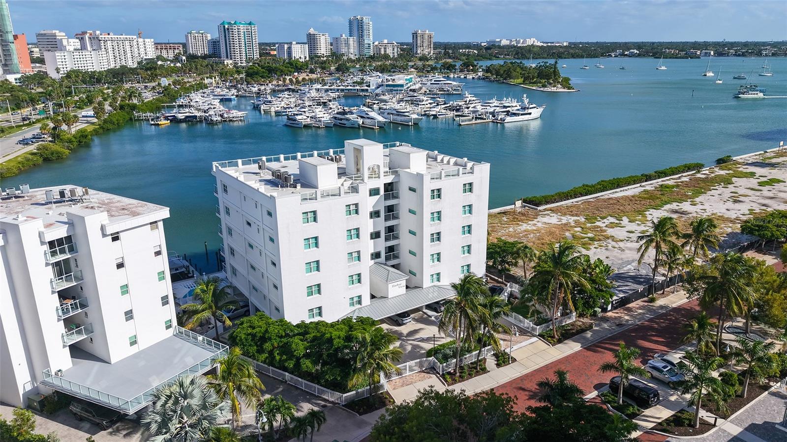 650 GOLDEN GATE POINT 302, SARASOTA, FL, 34236 3 650 GOLDEN GATE POINT 302