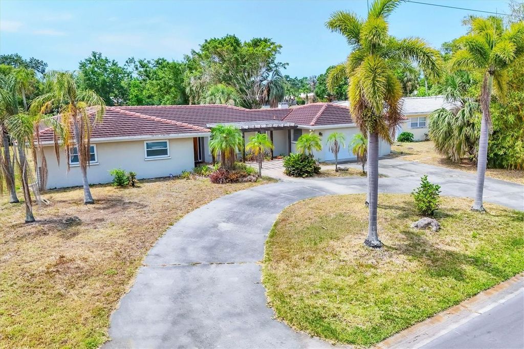 Photo of 3432 Pine Valley Drive, Sarasota, FL 34239 (MLS # A4652613)
