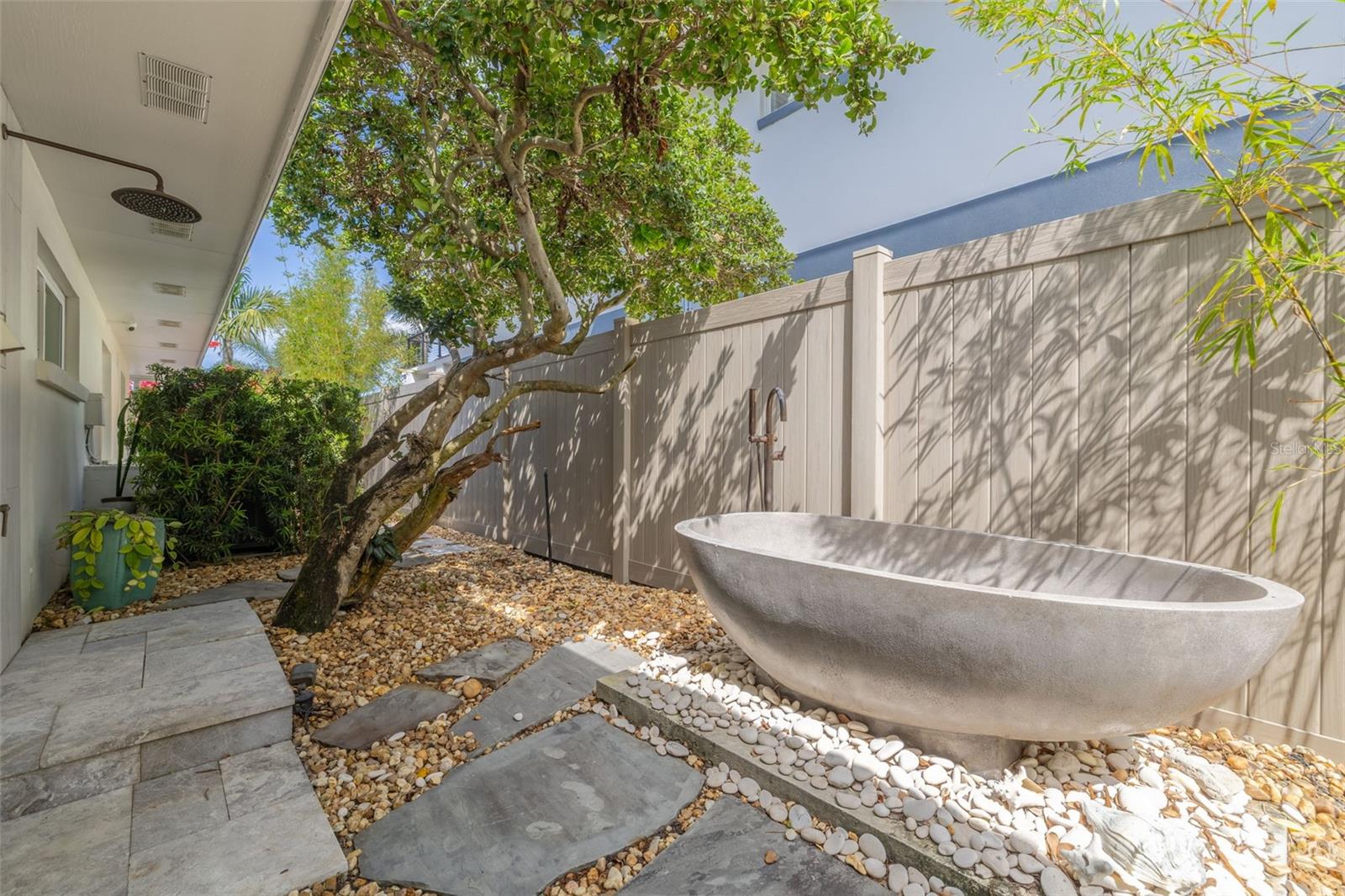 3932 VERSAILLES DRIVE