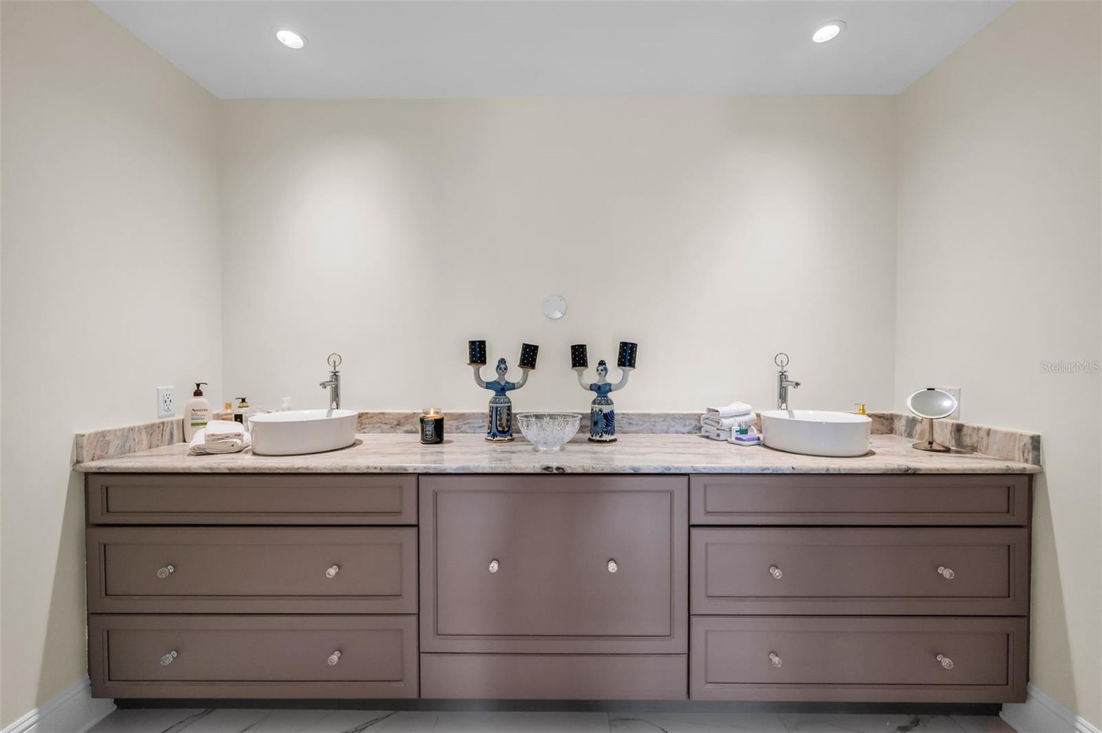 CARRIAGE HOMES AT BELLEVIEW PLACE CONDO - Residential