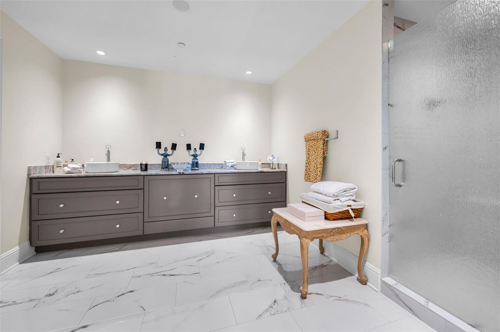 CARRIAGE HOMES AT BELLEVIEW PLACE CONDO - Residential