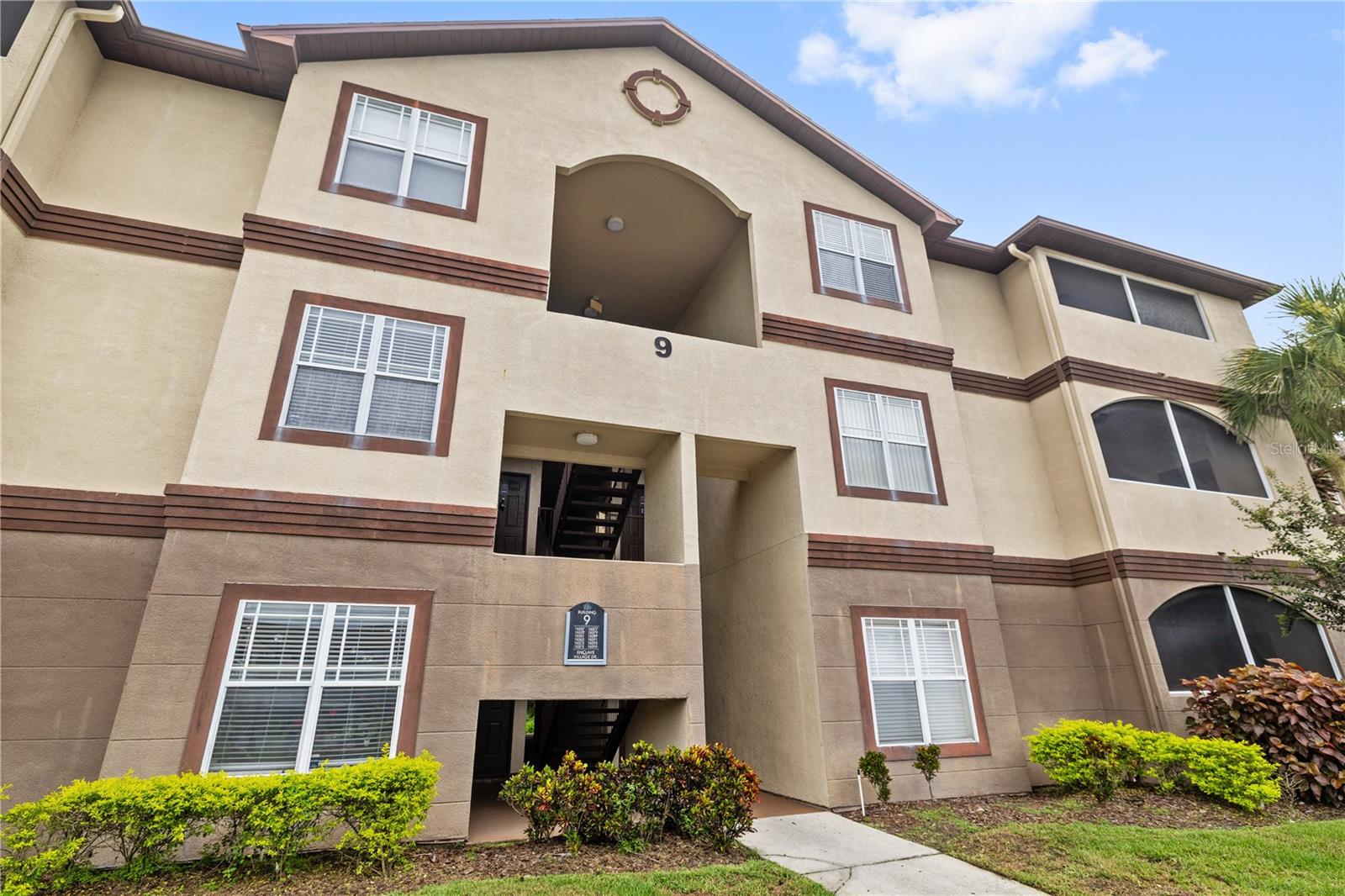 Excellent Loaction! 2 bedroom, 2 bath condo located in the Gated Community “Promenade at Tampa Palms" in the desirable Tampa Palms Area. Second-floor unit with a spacious living room and dining area, laminate flooring, a bright kitchen with granite countertops and stainless steel appliances, a large master bedroom and master bathroom with a garden tub, a spacious second bedroom with natural light, and a covered screened porch with a storage. Community amenities, including the offers a resort-style Pool & Spa, Fitness center, Community Activity/Meeting Room in the Clubhouse, BBQ area, and beautifully landscaped grounds. Minutes from I-75, Bruce B. Downs, USF, Moffitt, and the VA Hospital, YMCA, Shopping, Dining.