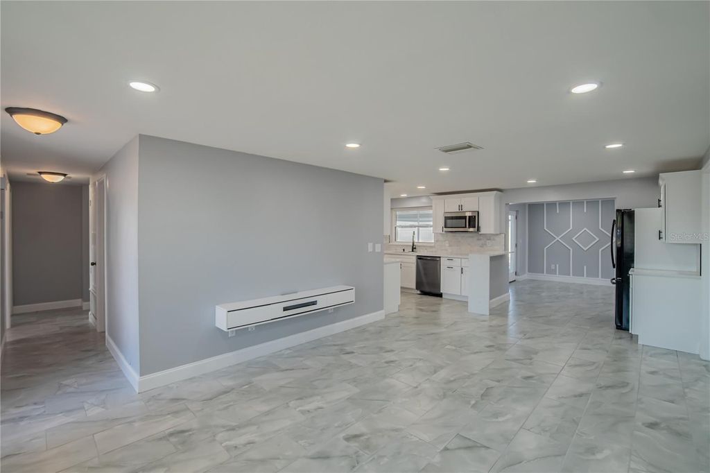 Photo of 616 Highview Circle N, Brandon, FL 33510 (MLS # TB8468813)