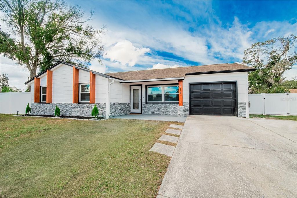 Photo of 616 Highview Circle N, Brandon, FL 33510 (MLS # TB8468813)