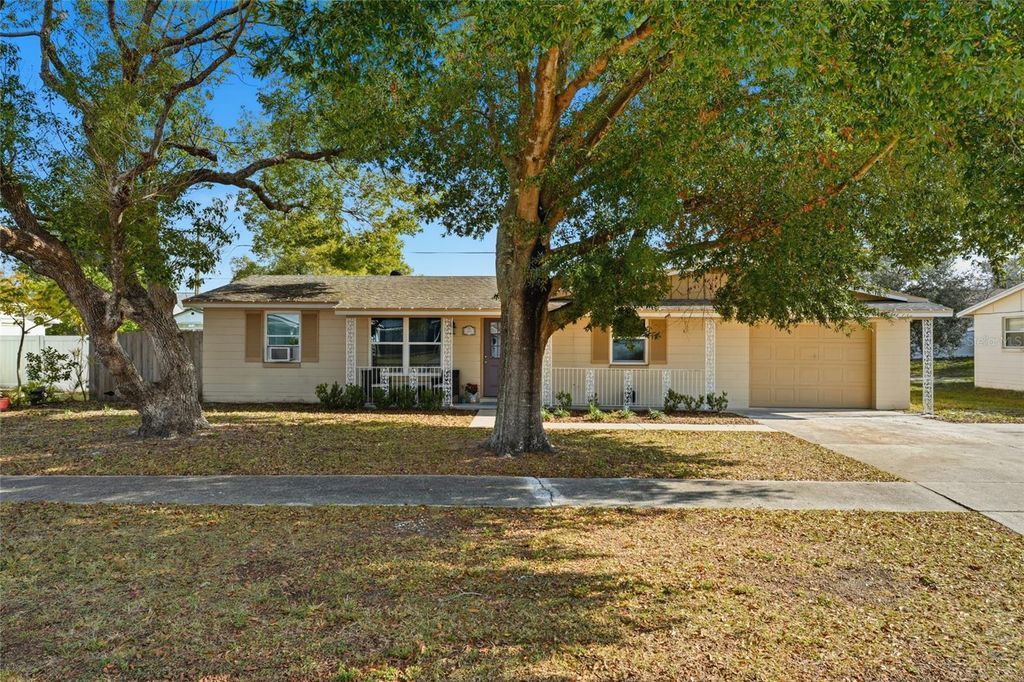 Photo of 2455 Kimberly Drive, Deltona, FL 32738 (MLS # O6372028)