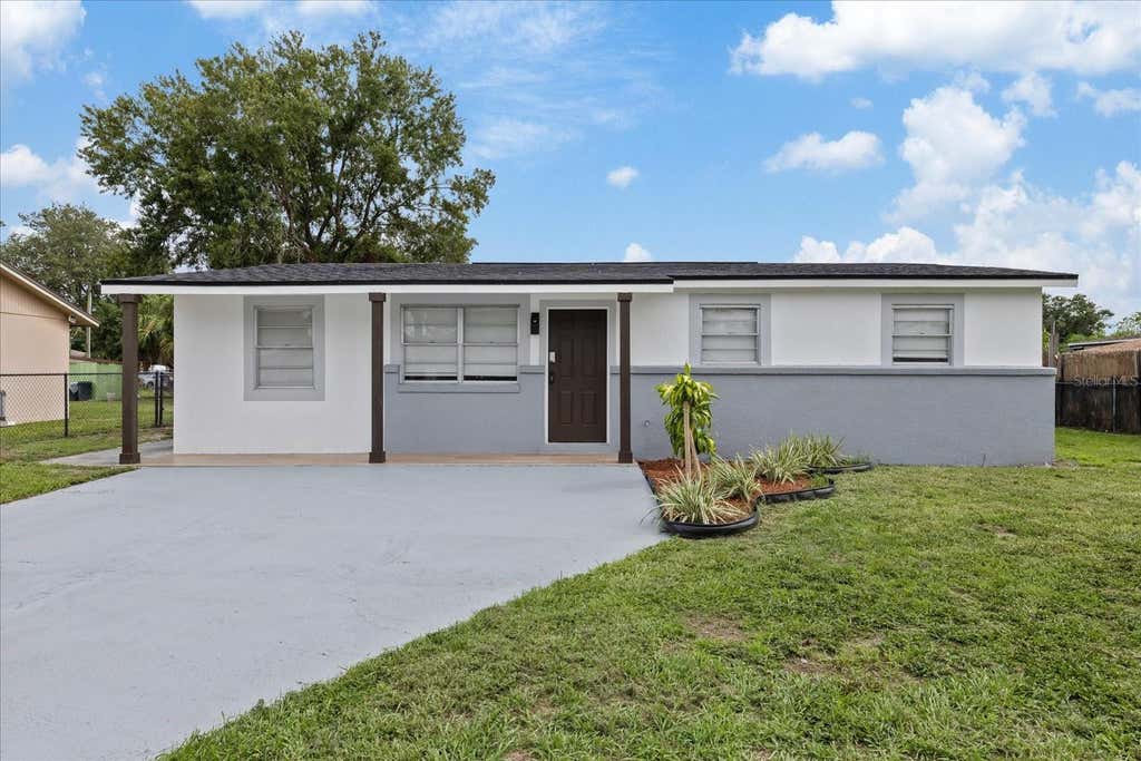 Photo of 8303 Bahia Avenue, Tampa, FL 33619 (MLS # TB8535444)