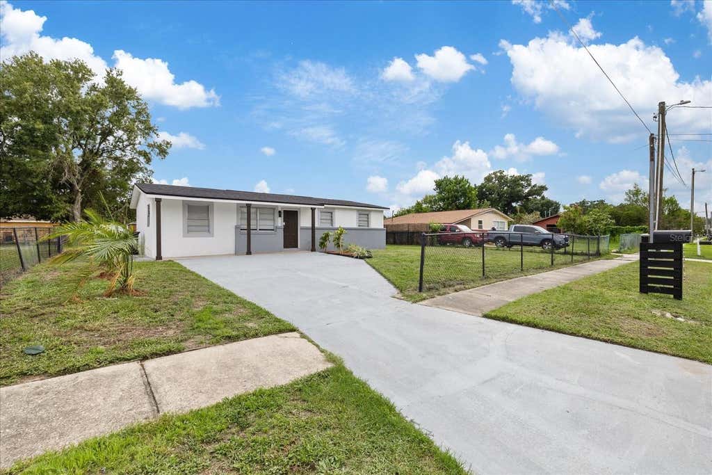 Photo of 8303 Bahia Avenue, Tampa, FL 33619 (MLS # TB8535444)