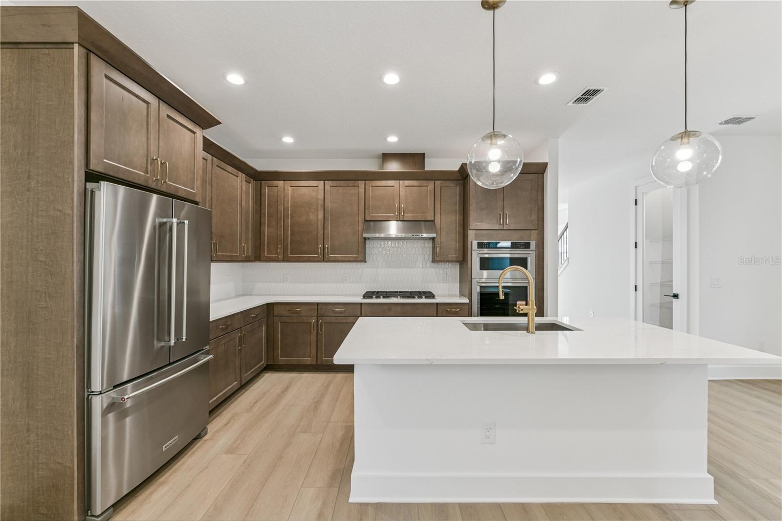 2600 LONG PINE AVENUE