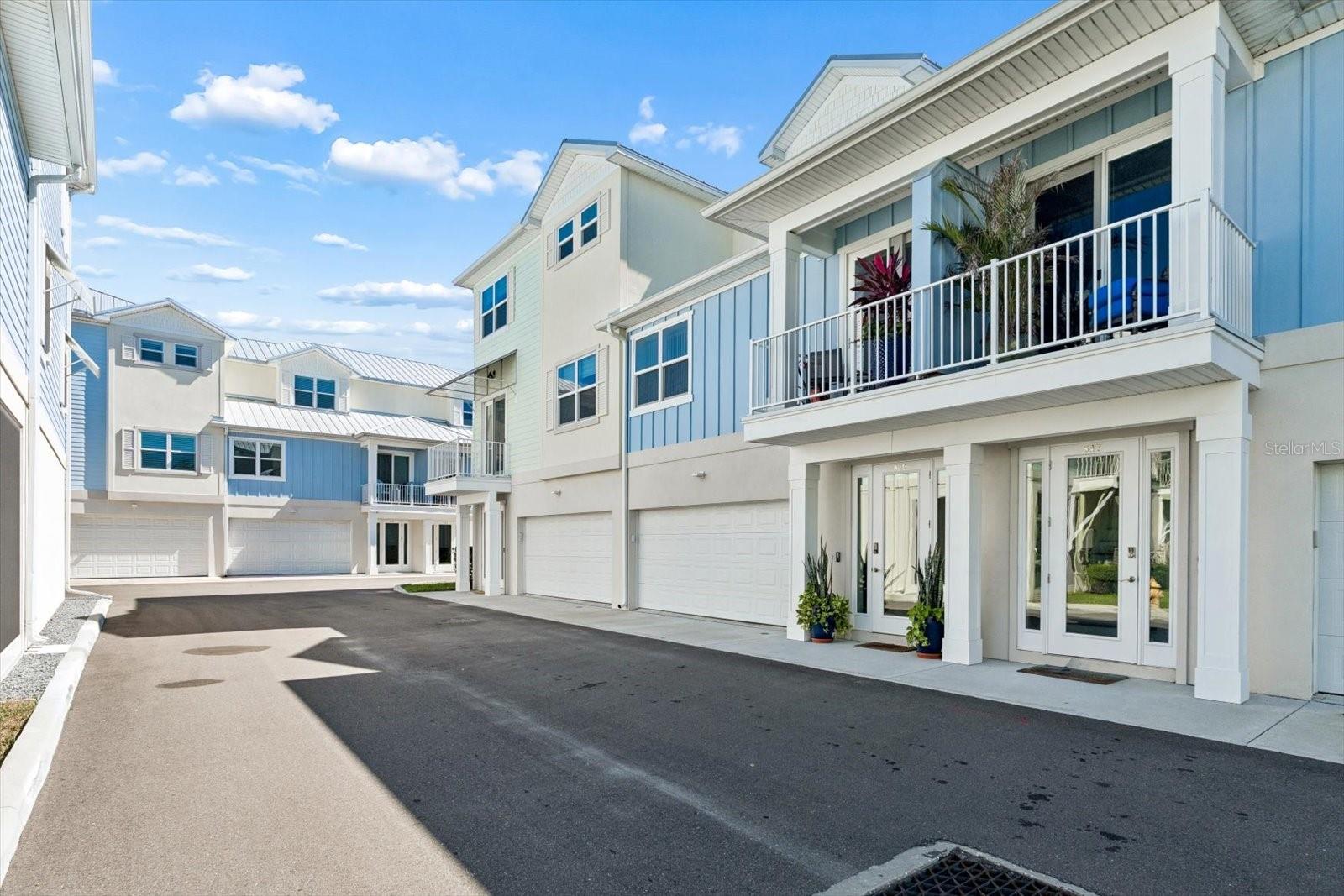 819 OAK BEND LANE