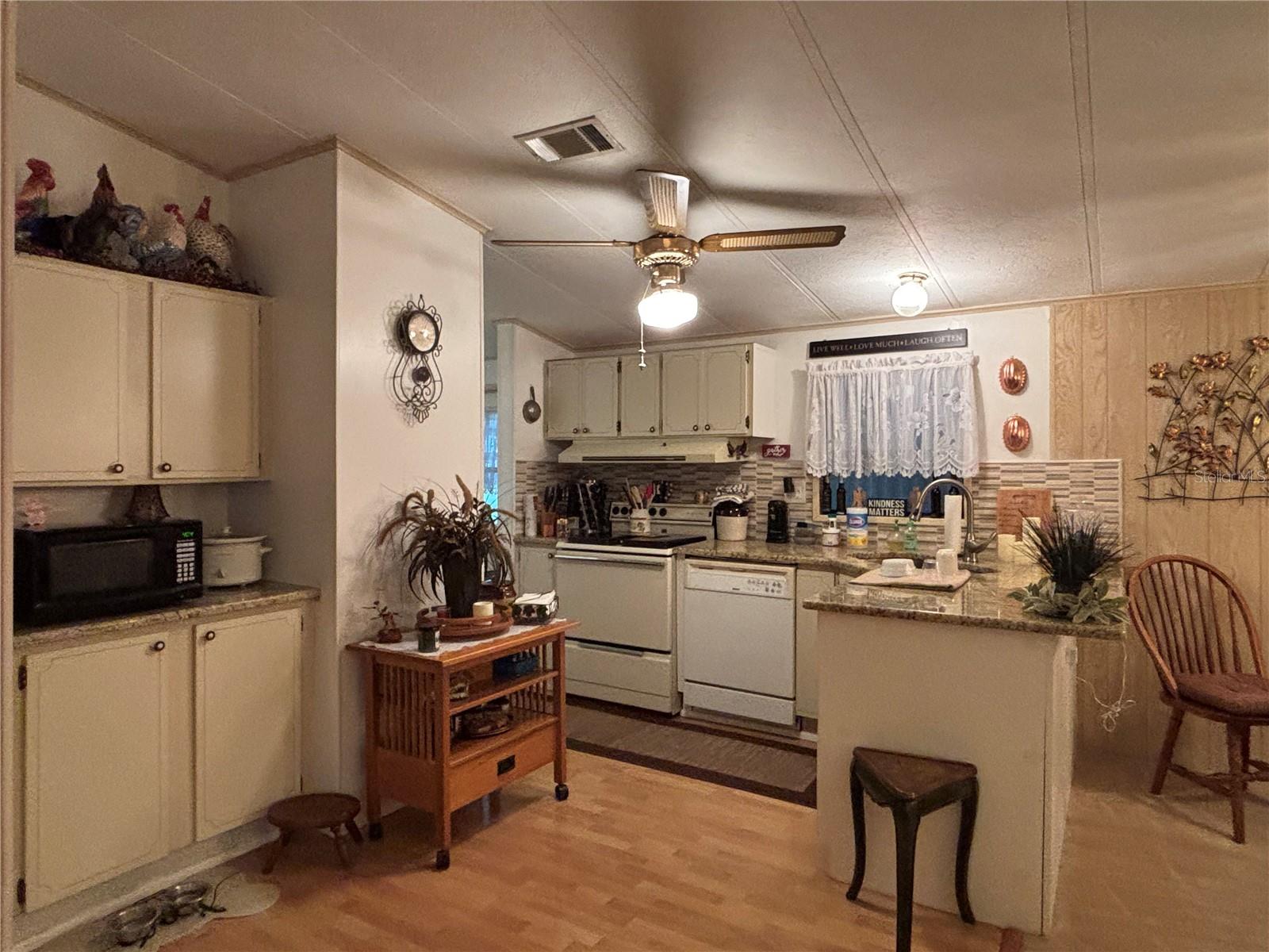 ZELLWOOD STATION - Residential