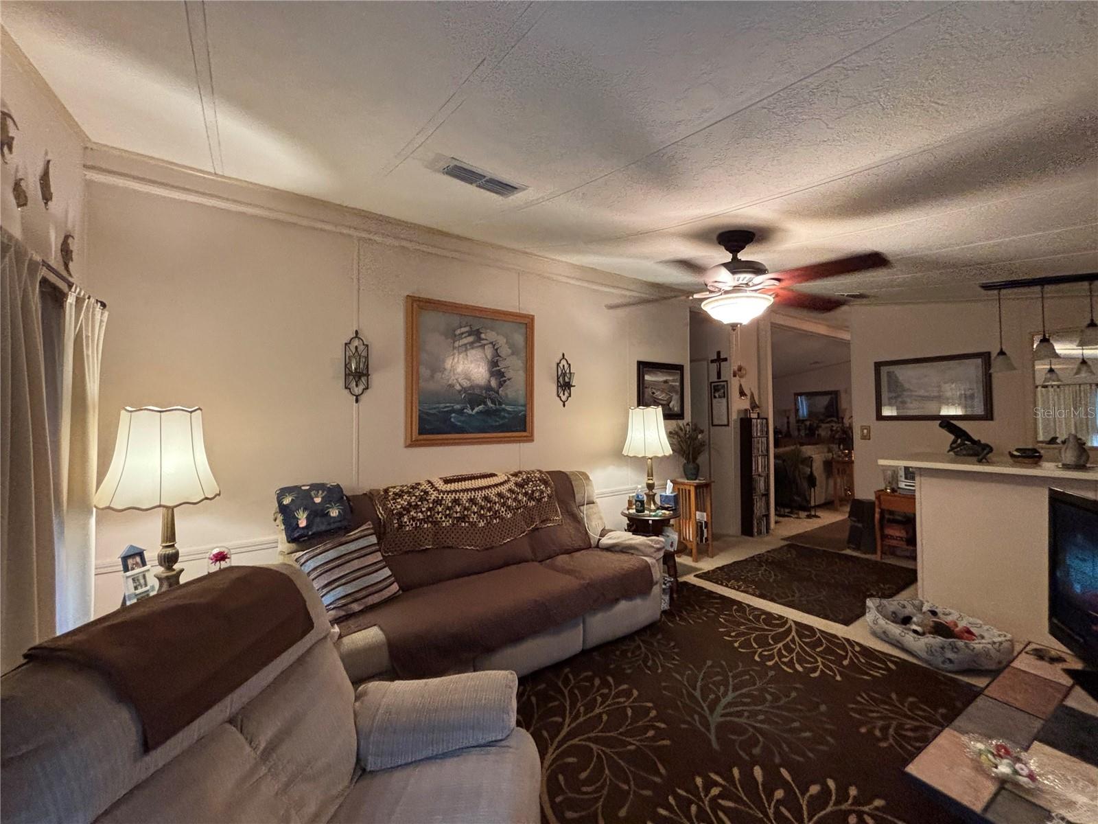 ZELLWOOD STATION - Residential