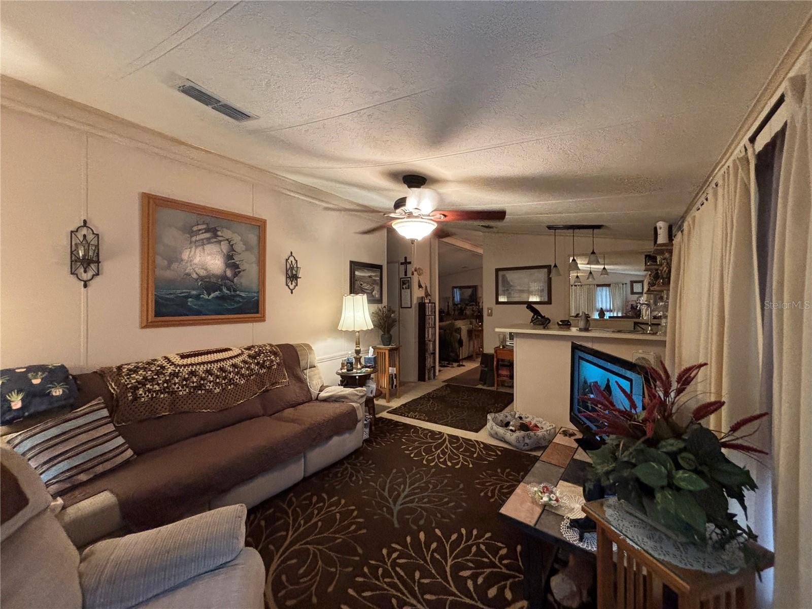 ZELLWOOD STATION - Residential