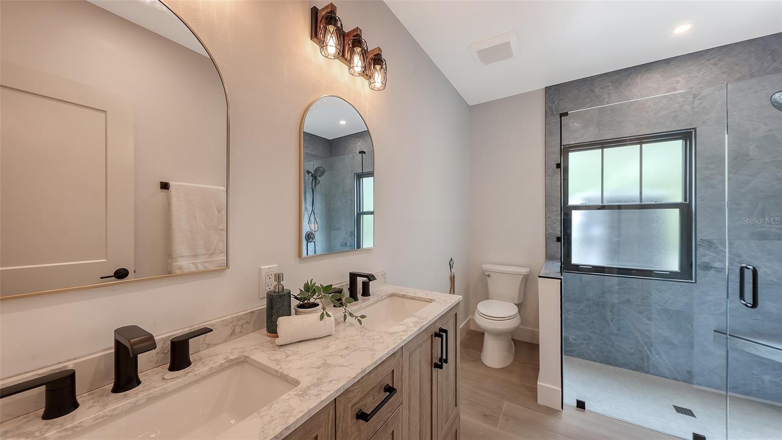 SIESTA PROPERTIES INC - Residential