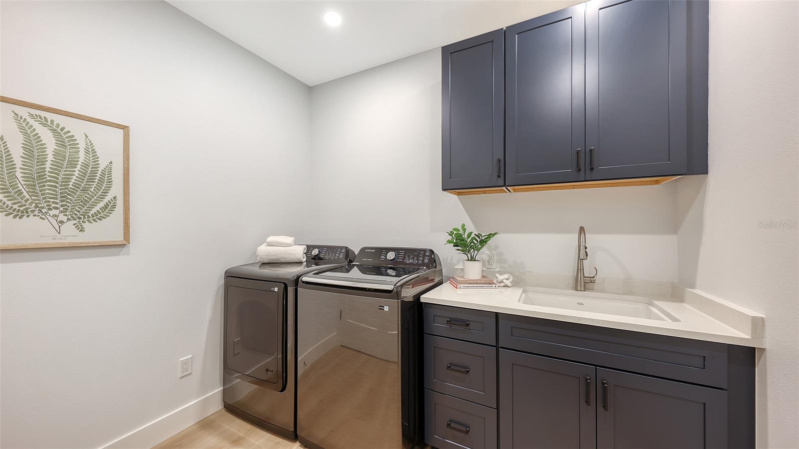 SIESTA PROPERTIES INC - Residential