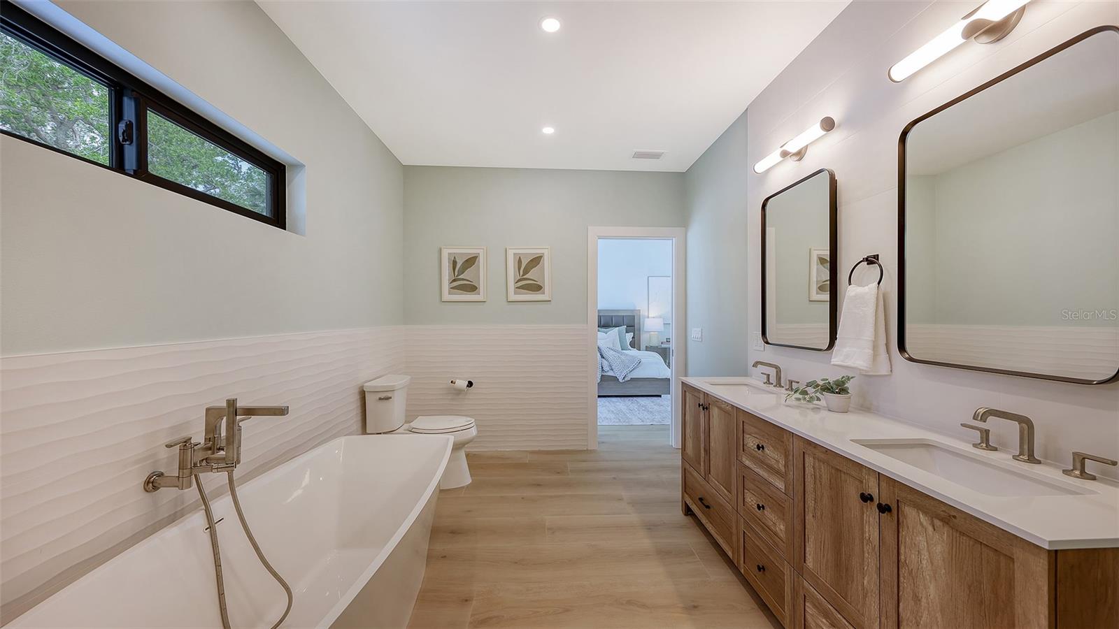 SIESTA PROPERTIES INC - Residential