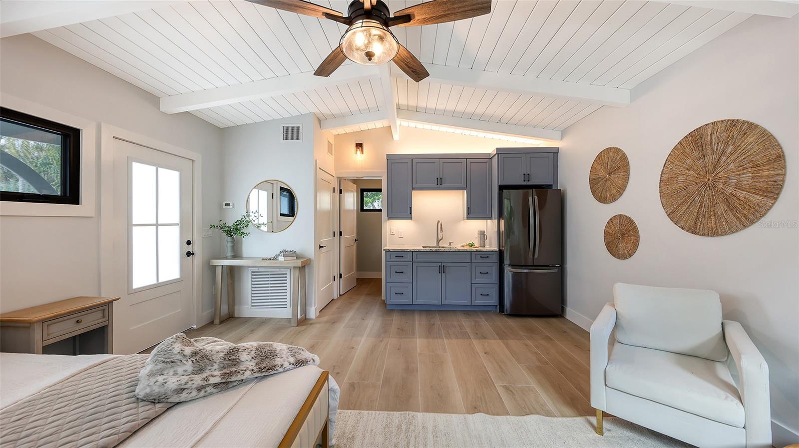 SIESTA PROPERTIES INC - Residential