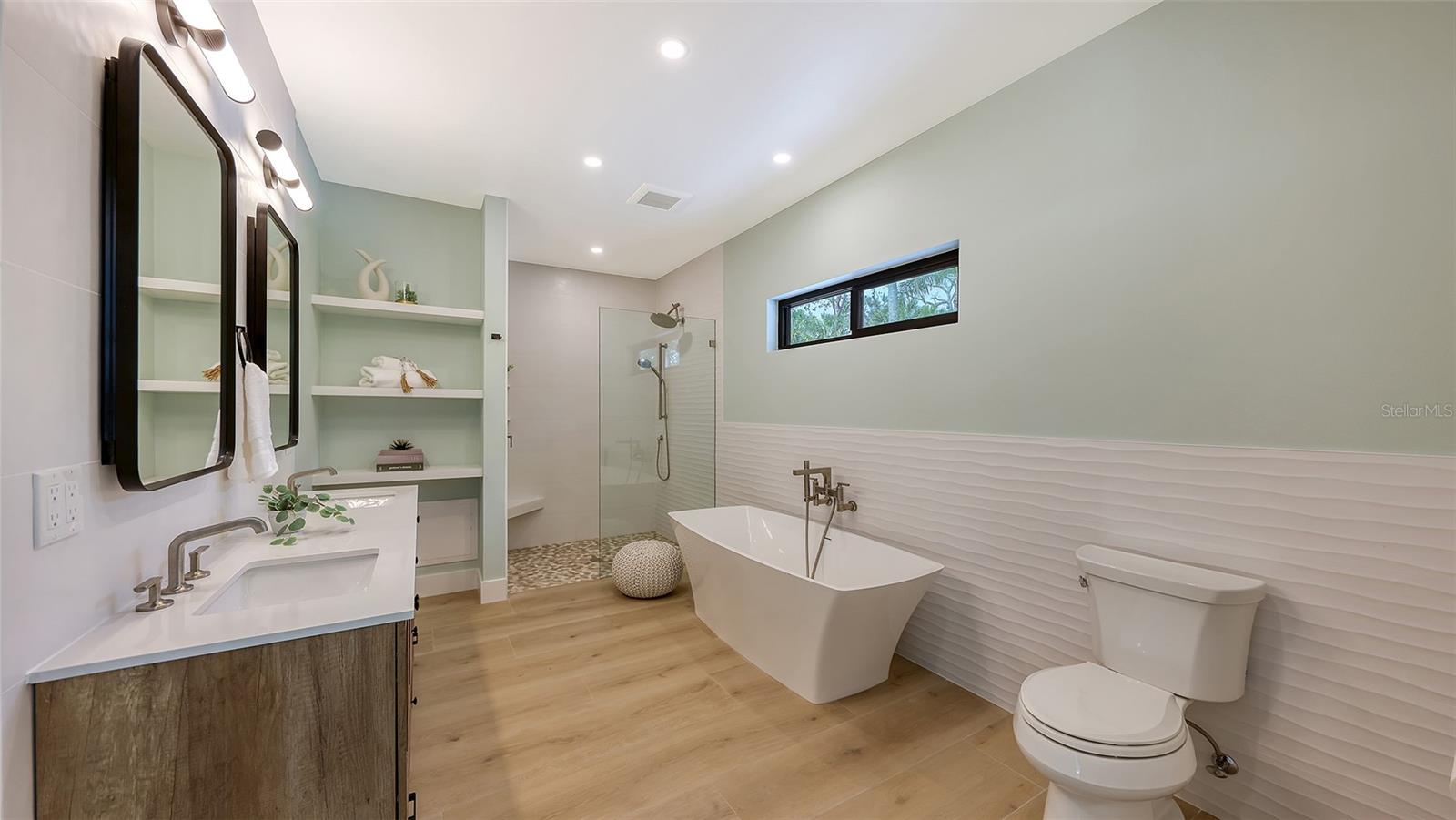 SIESTA PROPERTIES INC - Residential