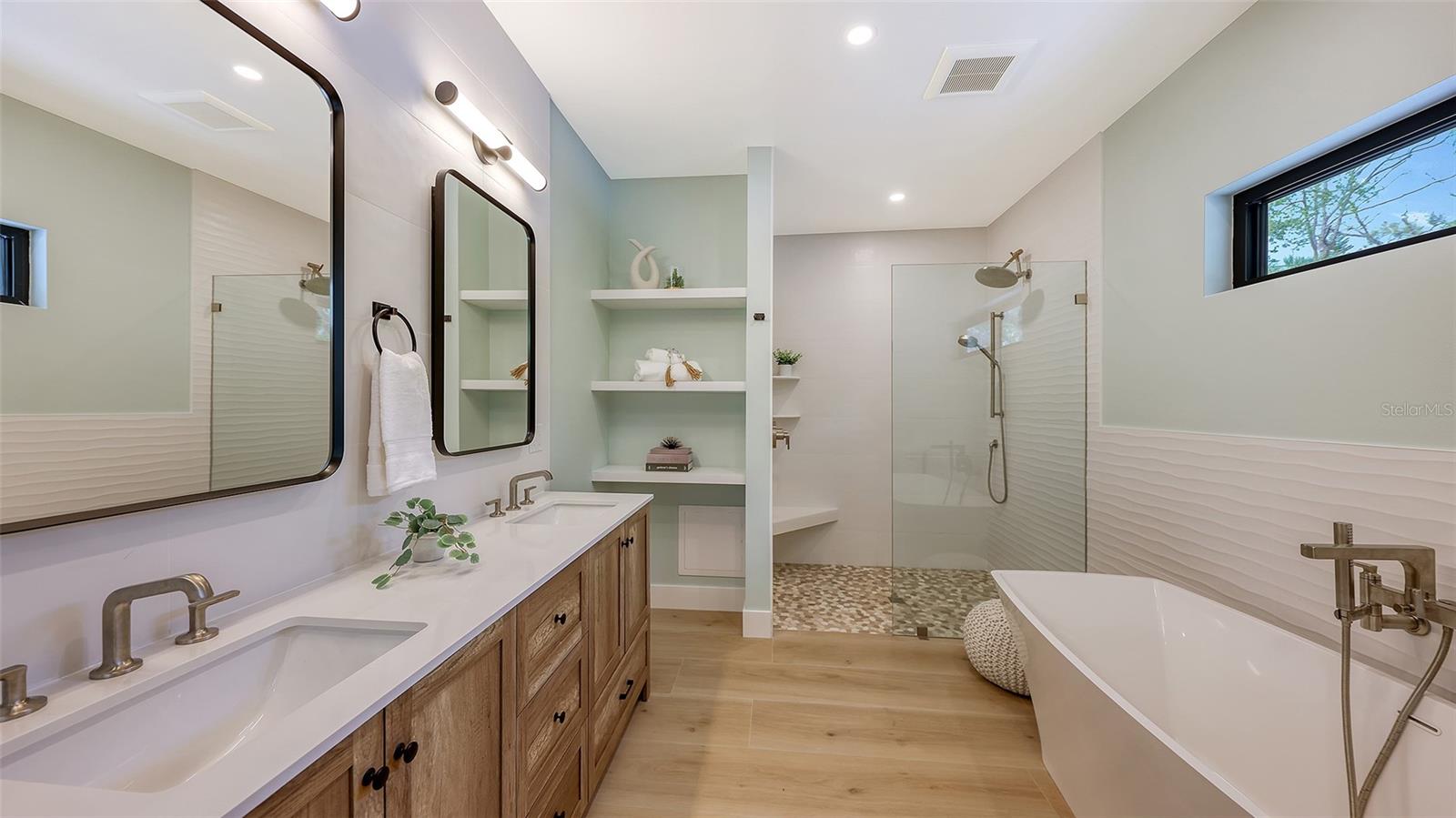 SIESTA PROPERTIES INC - Residential