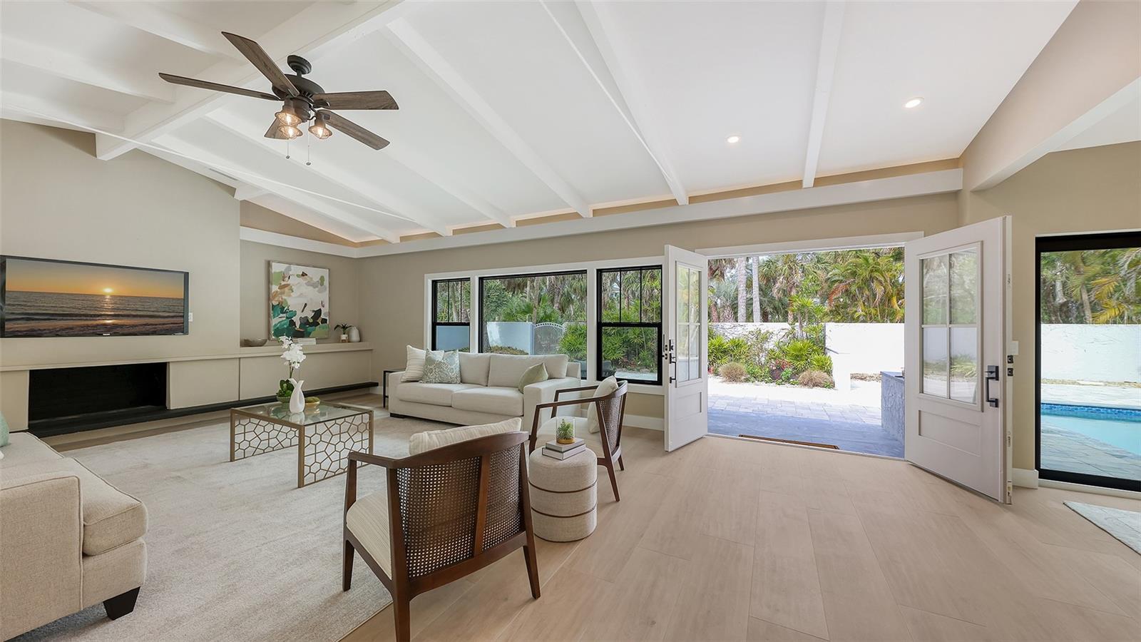 SIESTA PROPERTIES INC - Residential