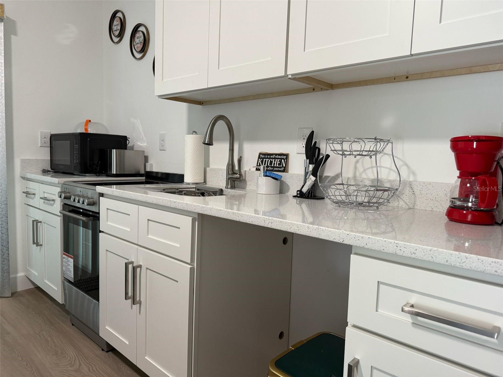 HOLLY HILL GROVE AND FRUIT CO - Residential Lease