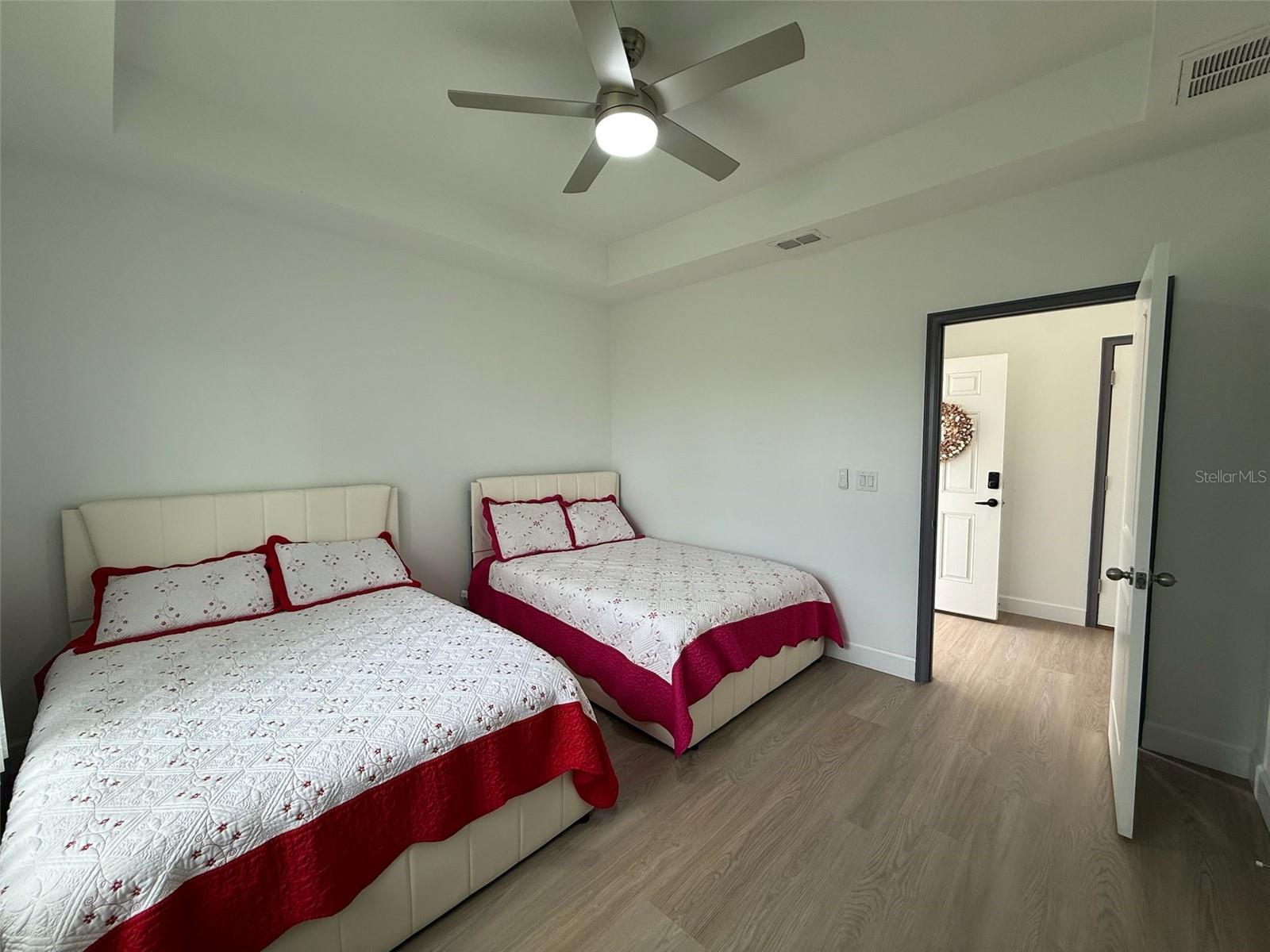 HOLLY HILL GROVE AND FRUIT CO - Residential Lease