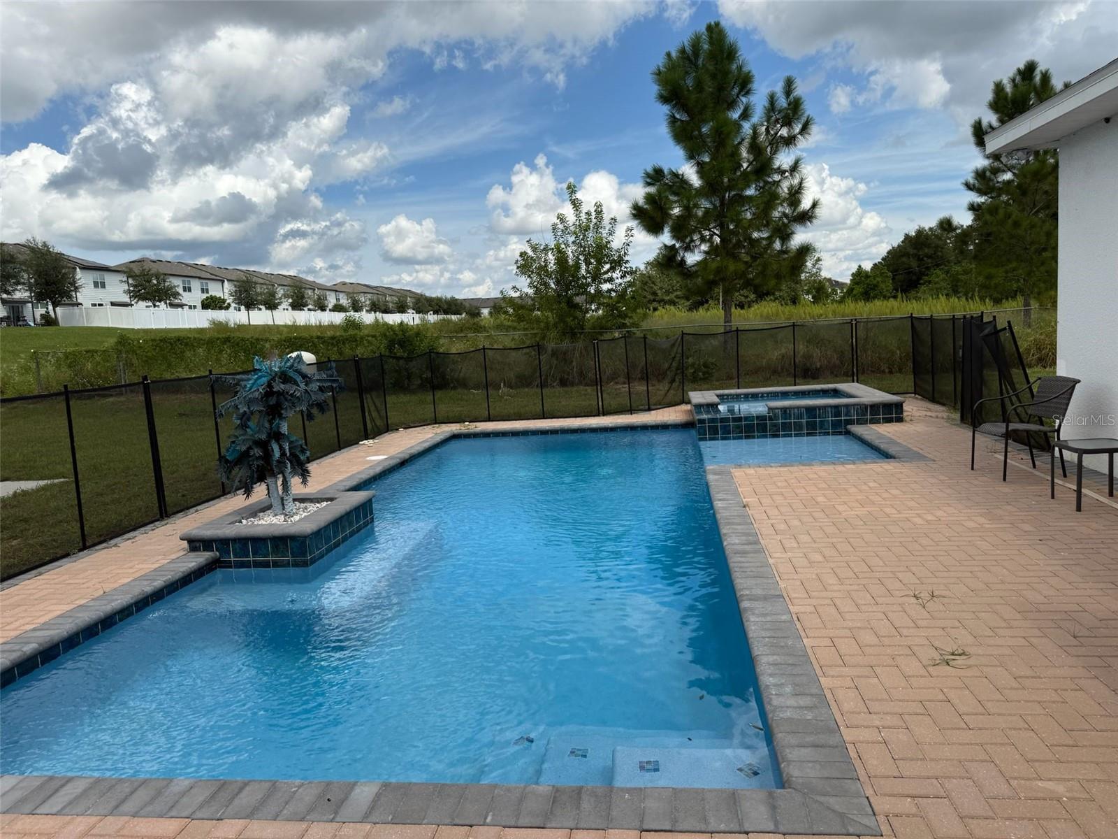 HOLLY HILL GROVE AND FRUIT CO - Residential Lease