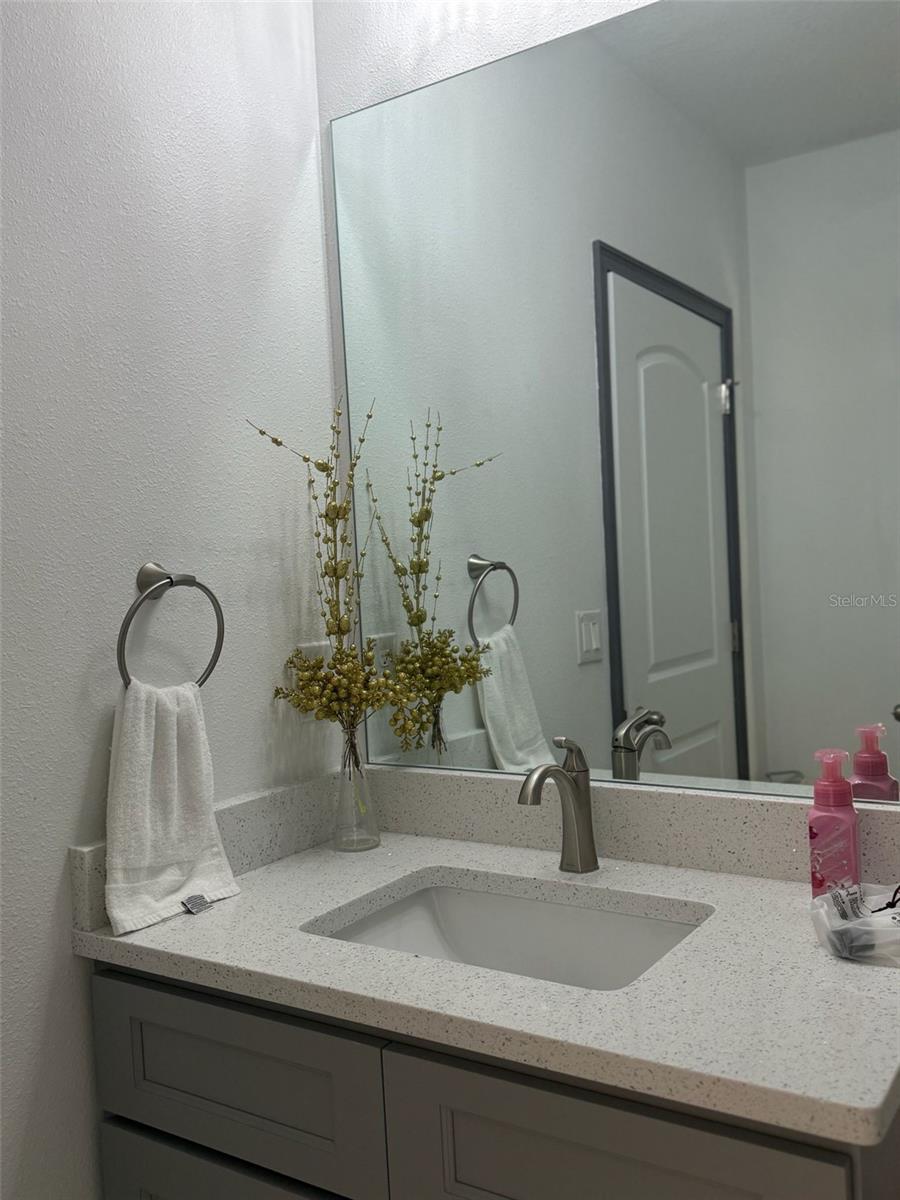 HOLLY HILL GROVE AND FRUIT CO - Residential Lease