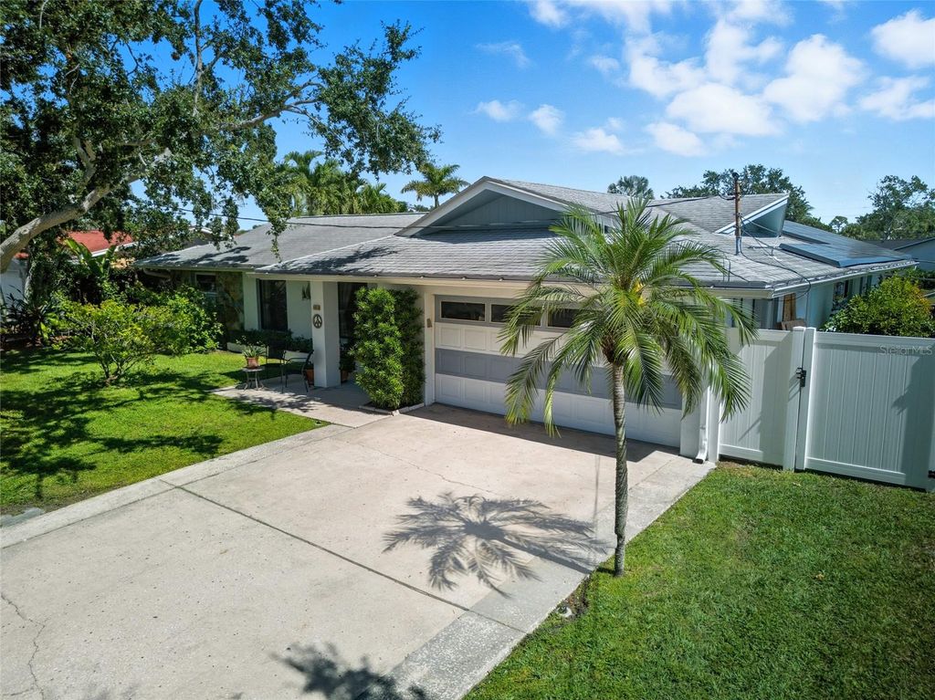 Photo of 4261 14th Street NE, St Petersburg, FL 33703 (MLS # TB8434466)